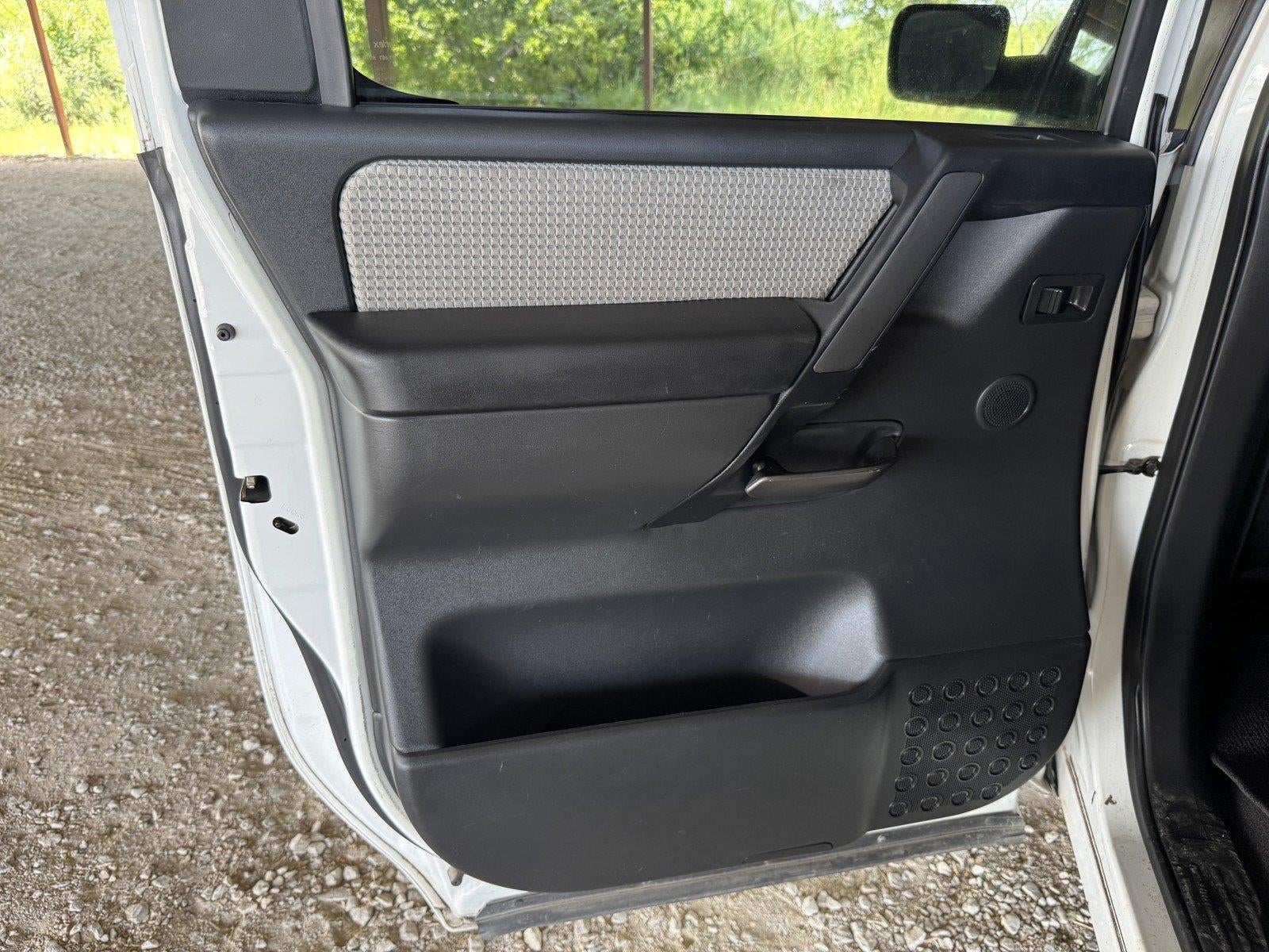 2012 Nissan Titan SV