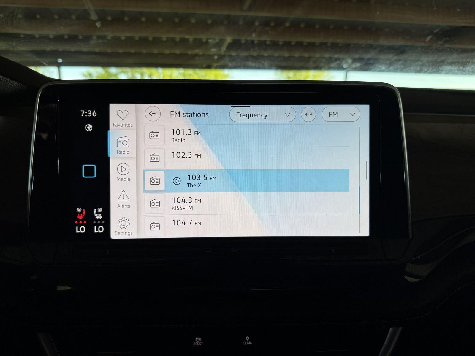 2025 Volkswagen Atlas 2.0T SE w/Technology