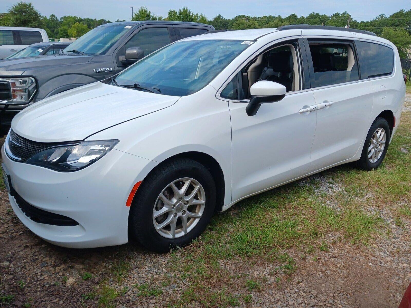 2020 Chrysler Voyager LXI