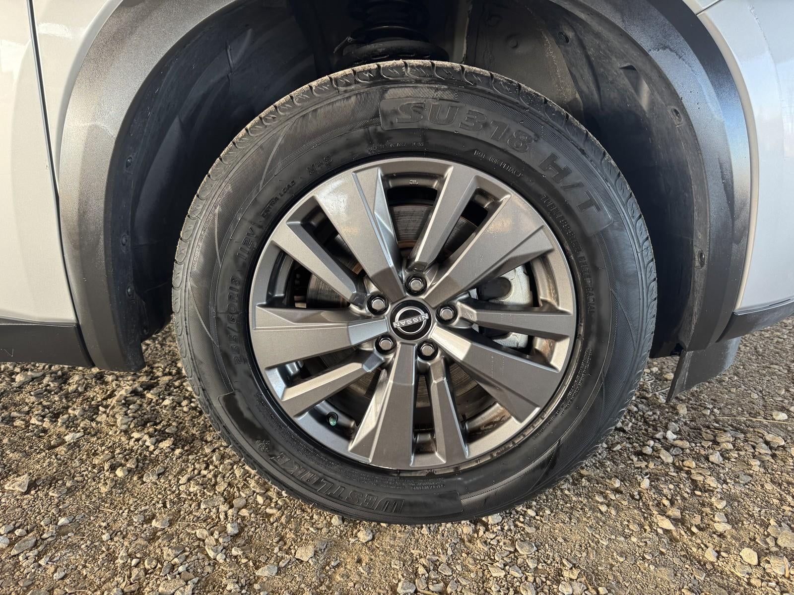 2022 Nissan Pathfinder SV