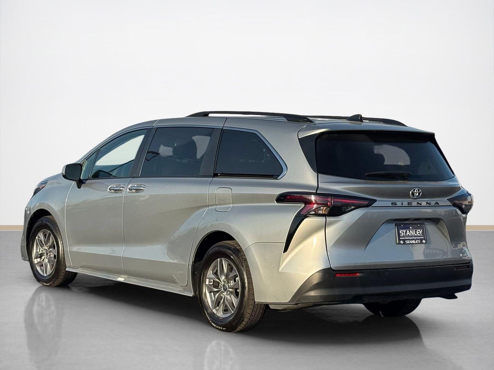 2024 Toyota Sienna XLE