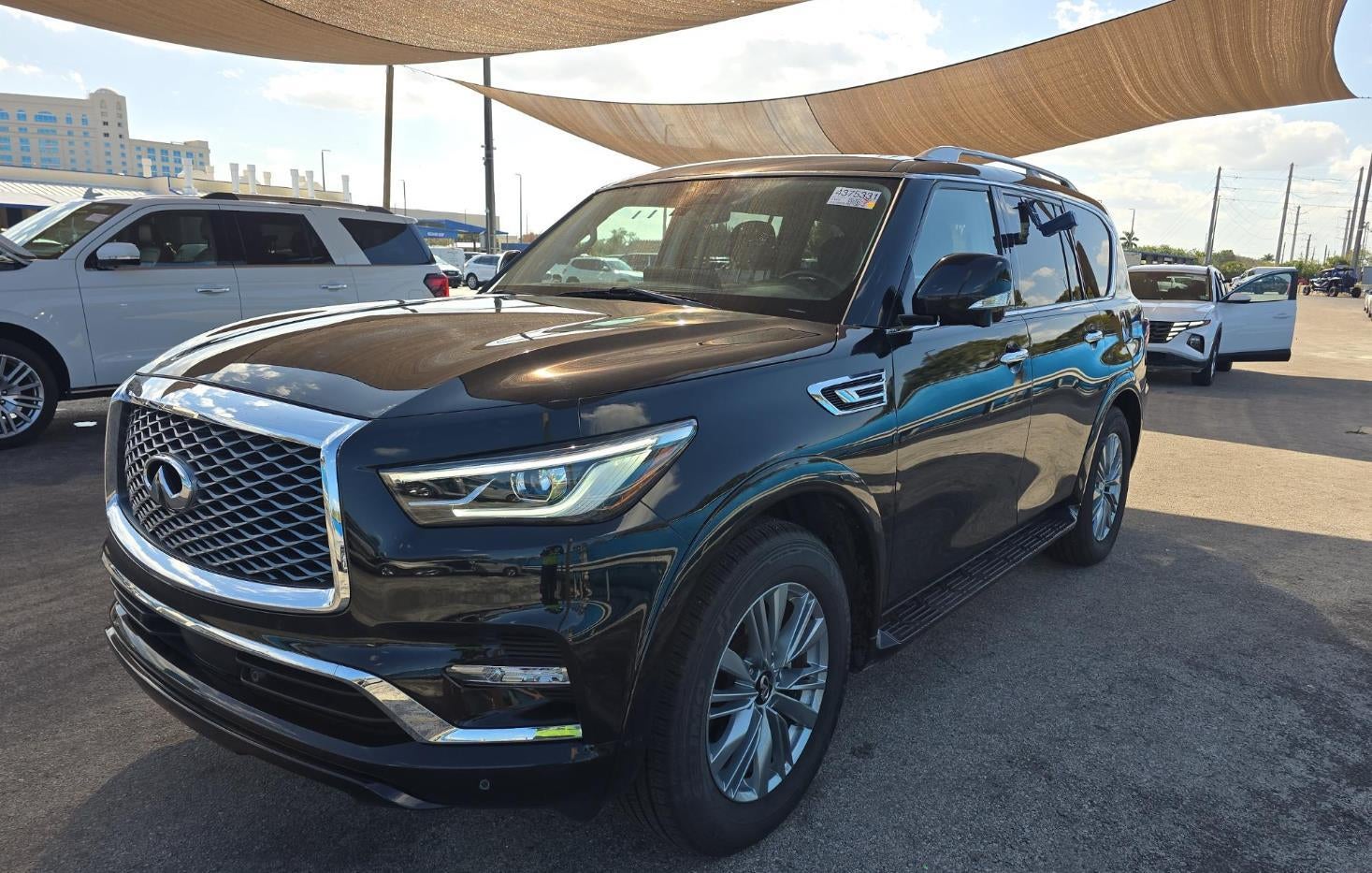 2024 INFINITI QX80 LUXE