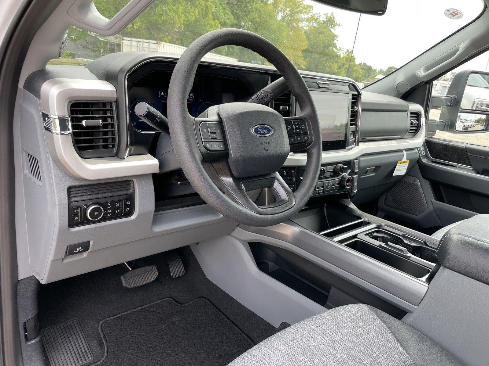 2026 Ford Super Duty F-350® XLT
