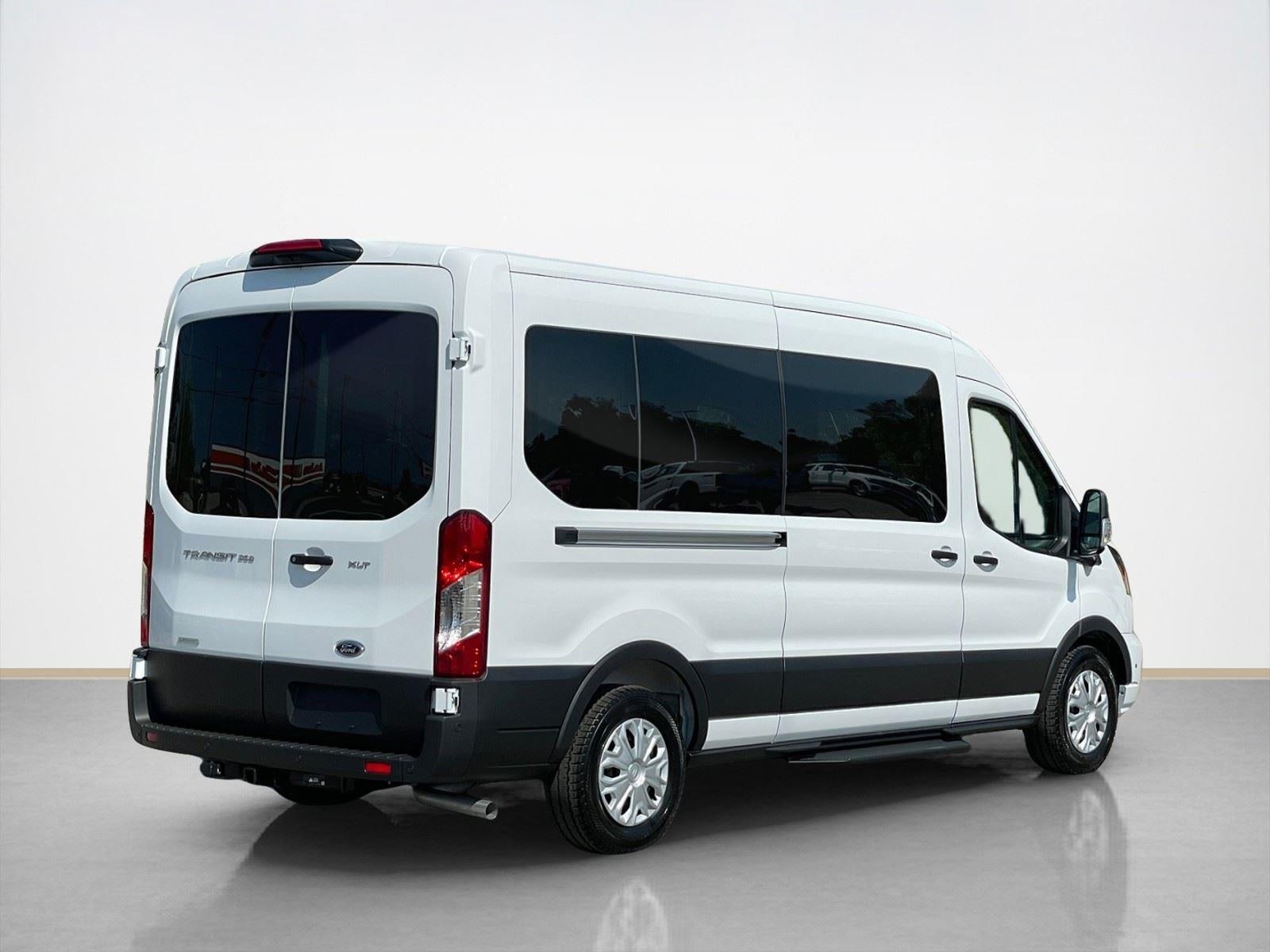 2025 Ford Transit Passenger Wagon XLT