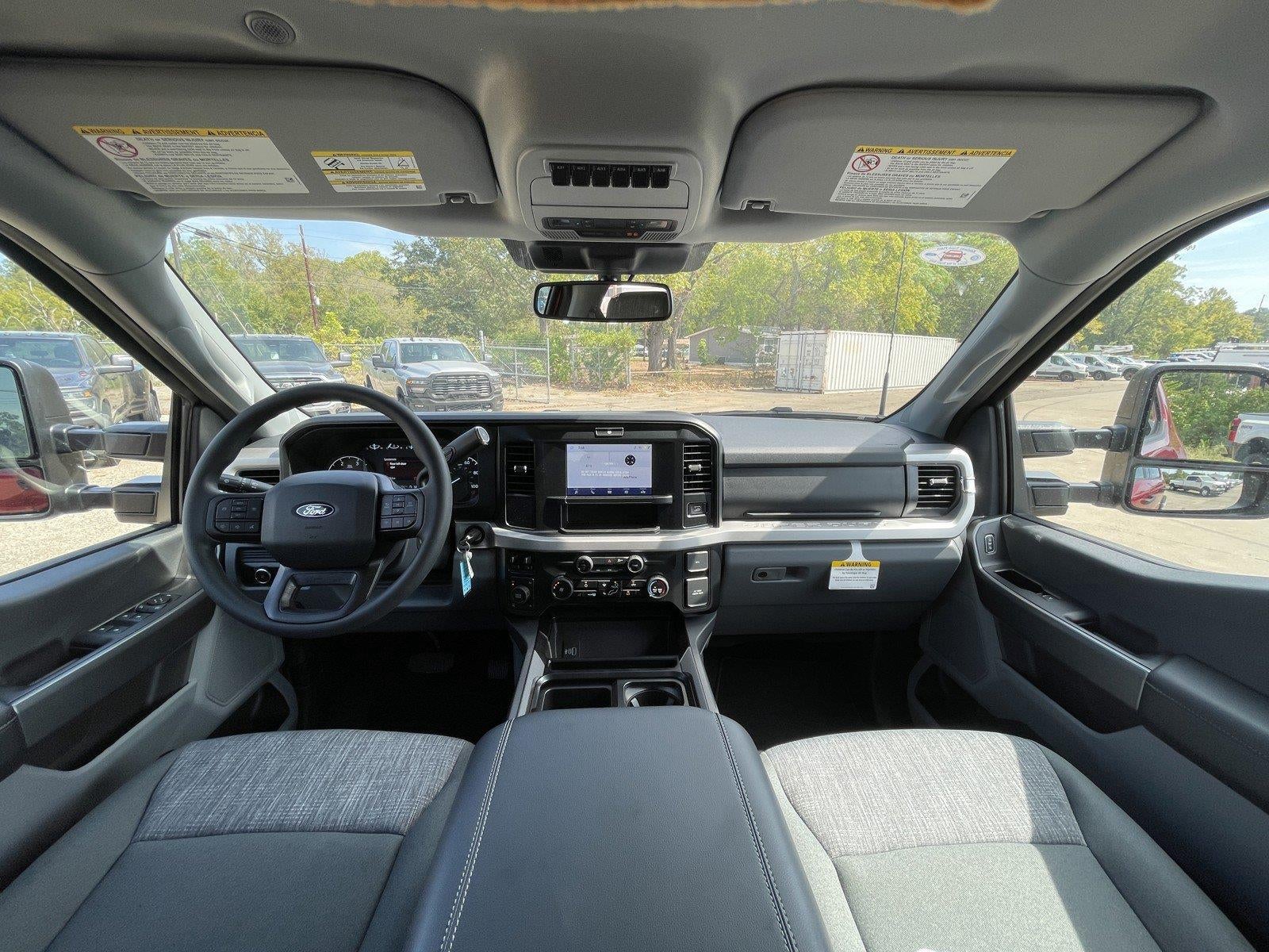 2027 Ford Super Duty F-350 SRW XLT