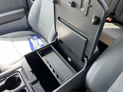 2027 Ford Super Duty F-350 SRW XLT