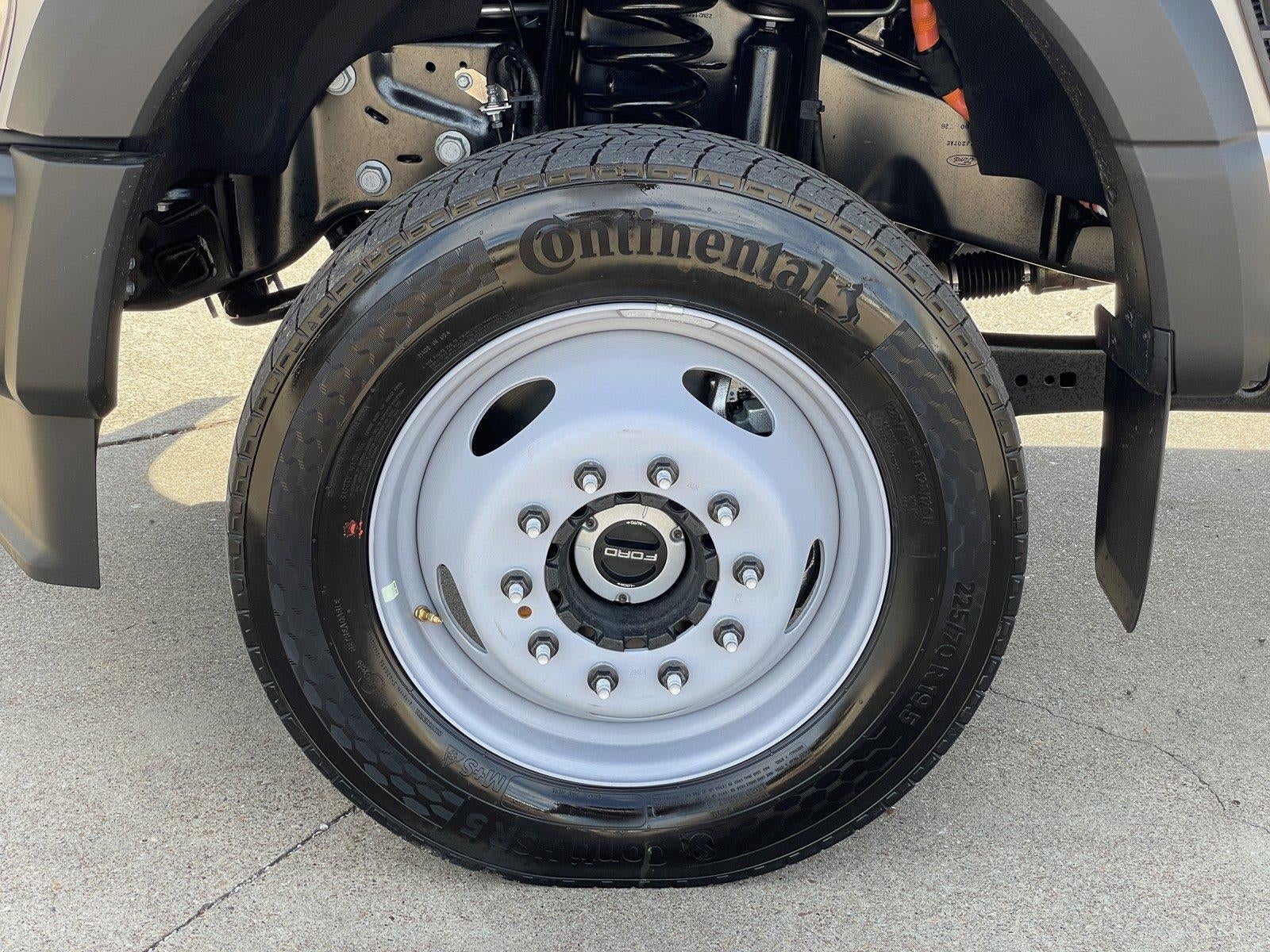2027 Ford Super Duty F-450 DRW XL