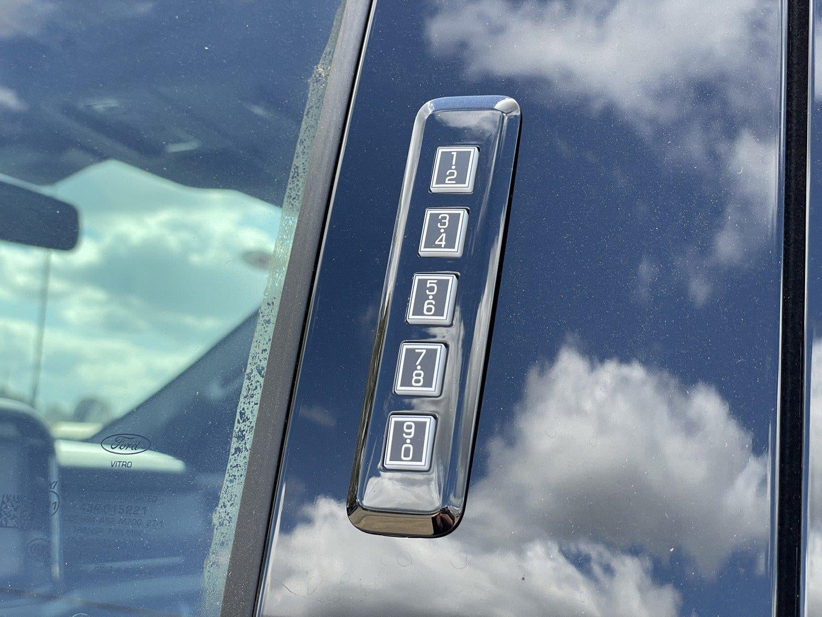 2027 Ford Super Duty F-250 SRW LARIAT