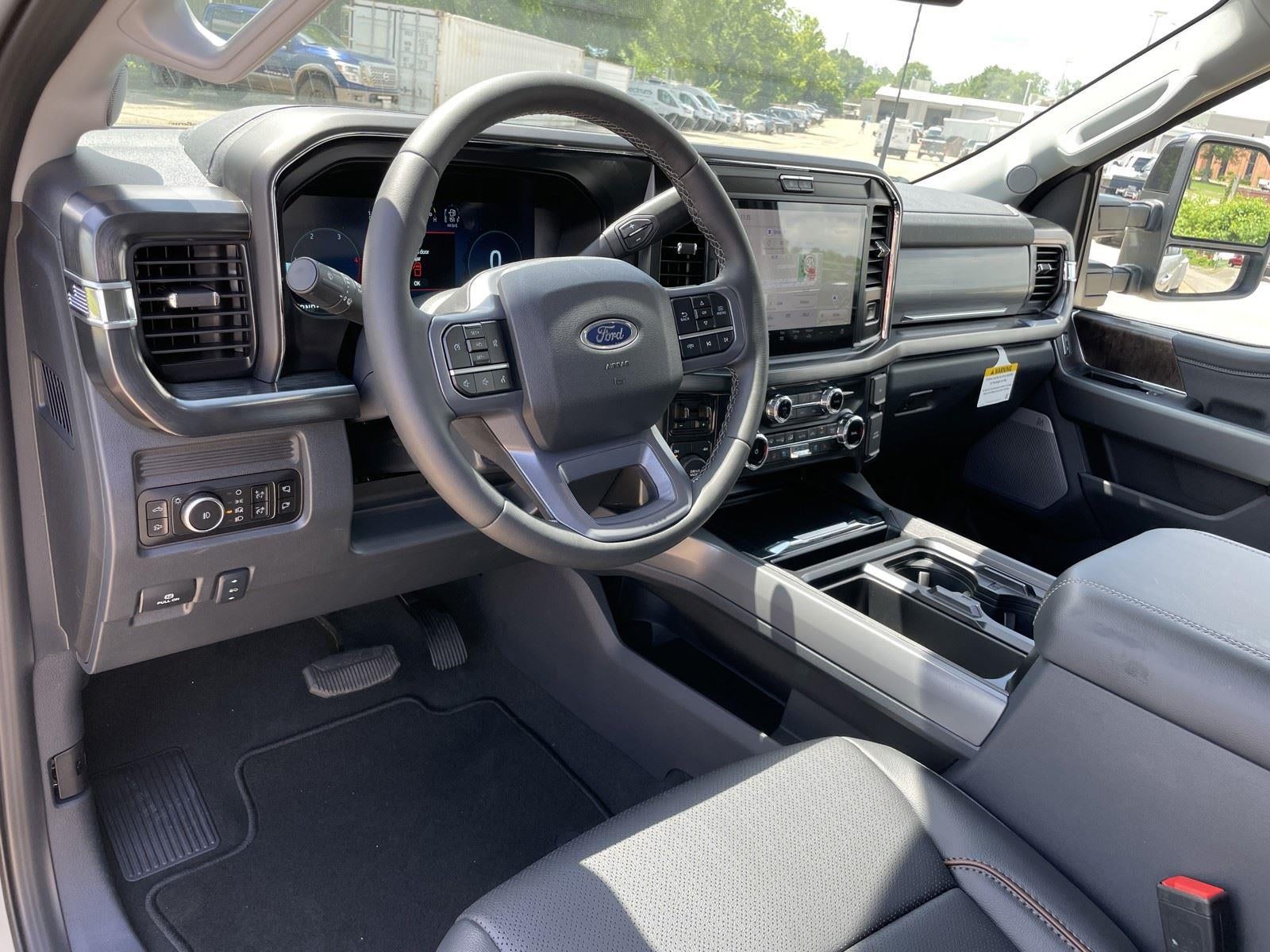 2026 Ford Super Duty F-350 DRW LARIAT