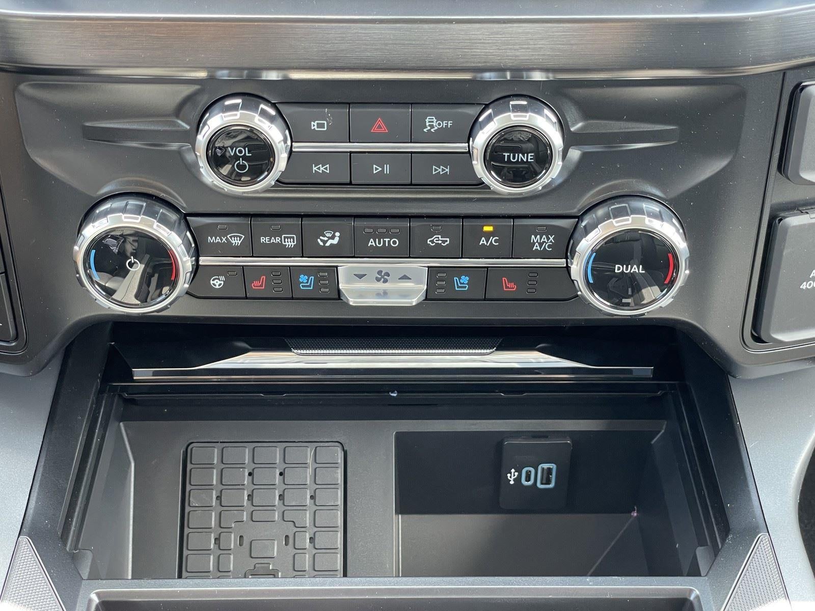2026 Ford Super Duty F-350 DRW LARIAT
