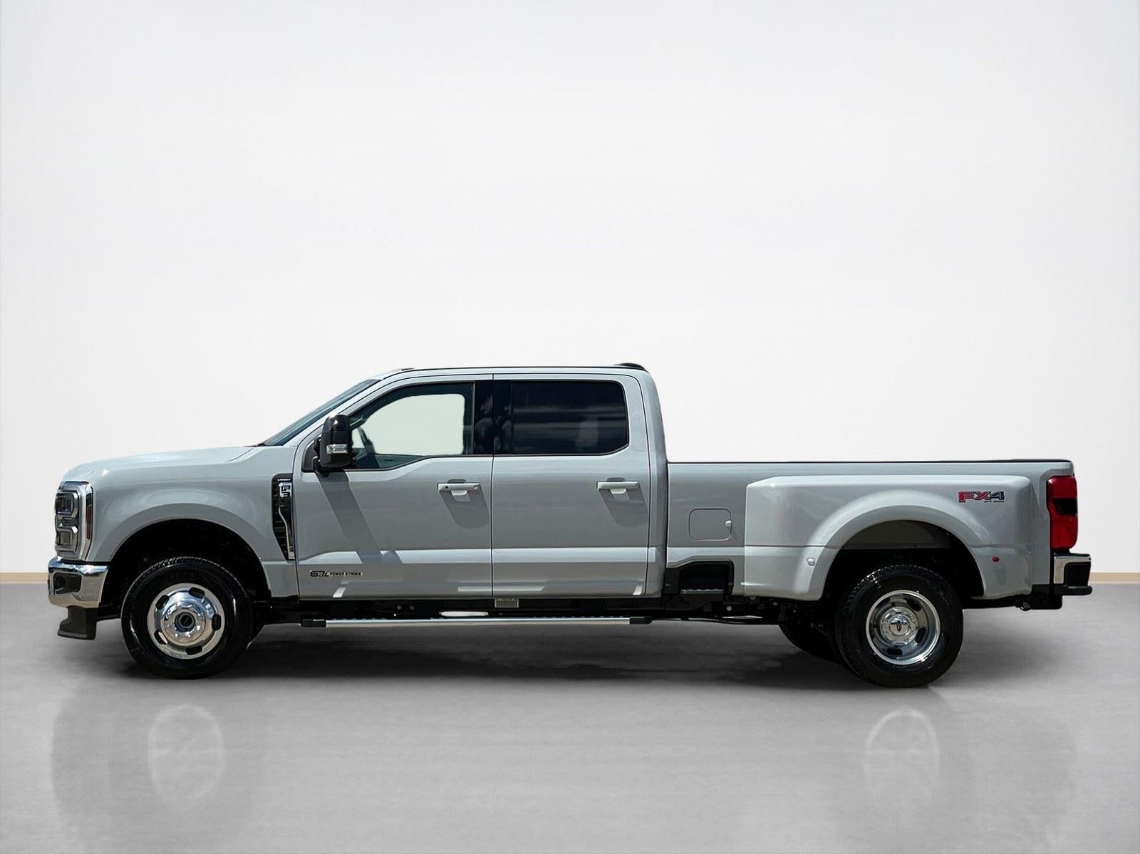 2026 Ford Super Duty F-350 DRW LARIAT