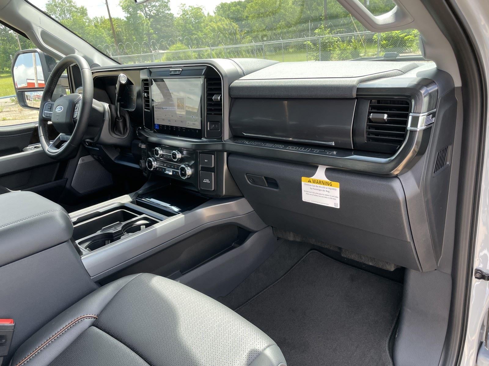 2026 Ford Super Duty F-350 DRW LARIAT