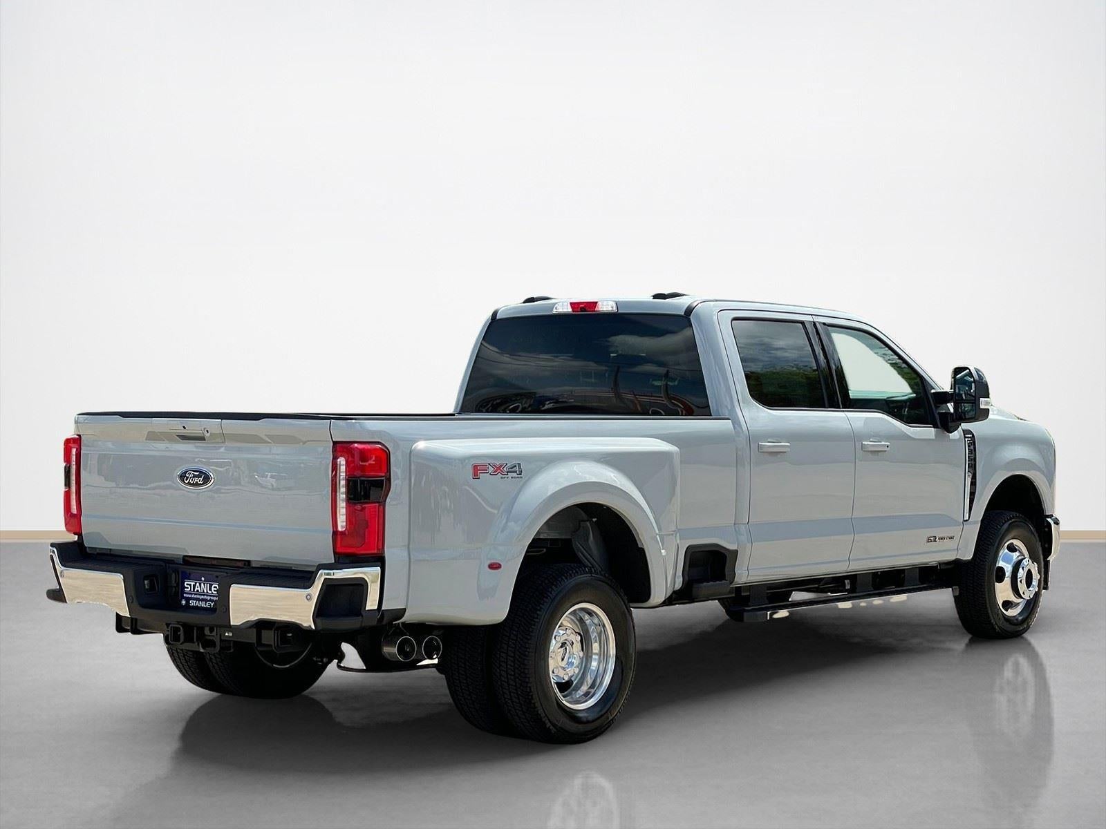 2026 Ford Super Duty F-350 DRW LARIAT