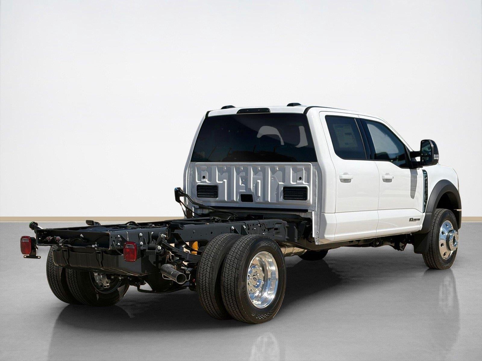 2027 Ford Super Duty F-450 DRW LARIAT