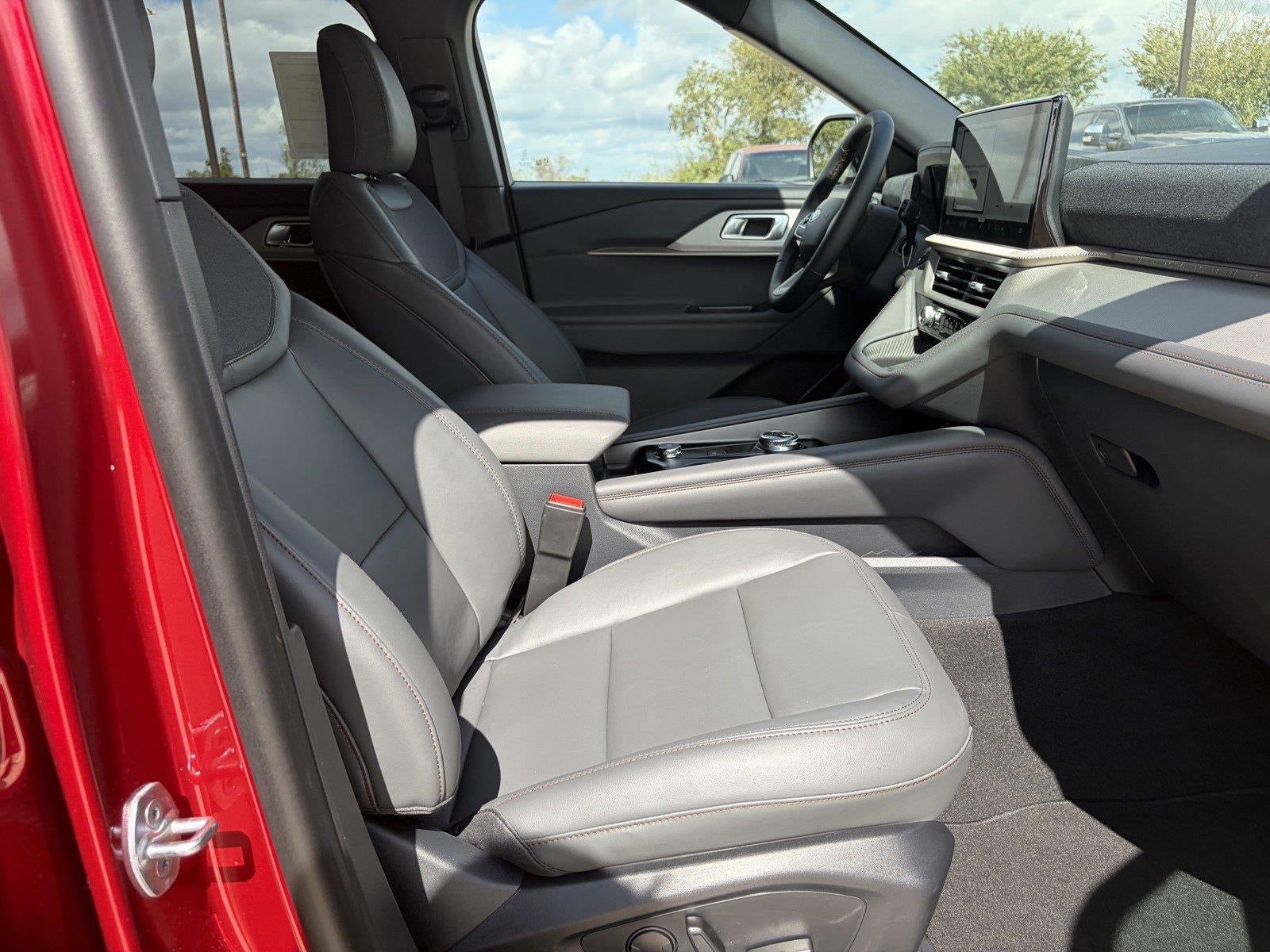 2027 Ford Explorer Active w/200A Pkg