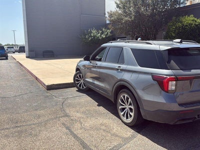 2025 Ford Explorer ST-Line