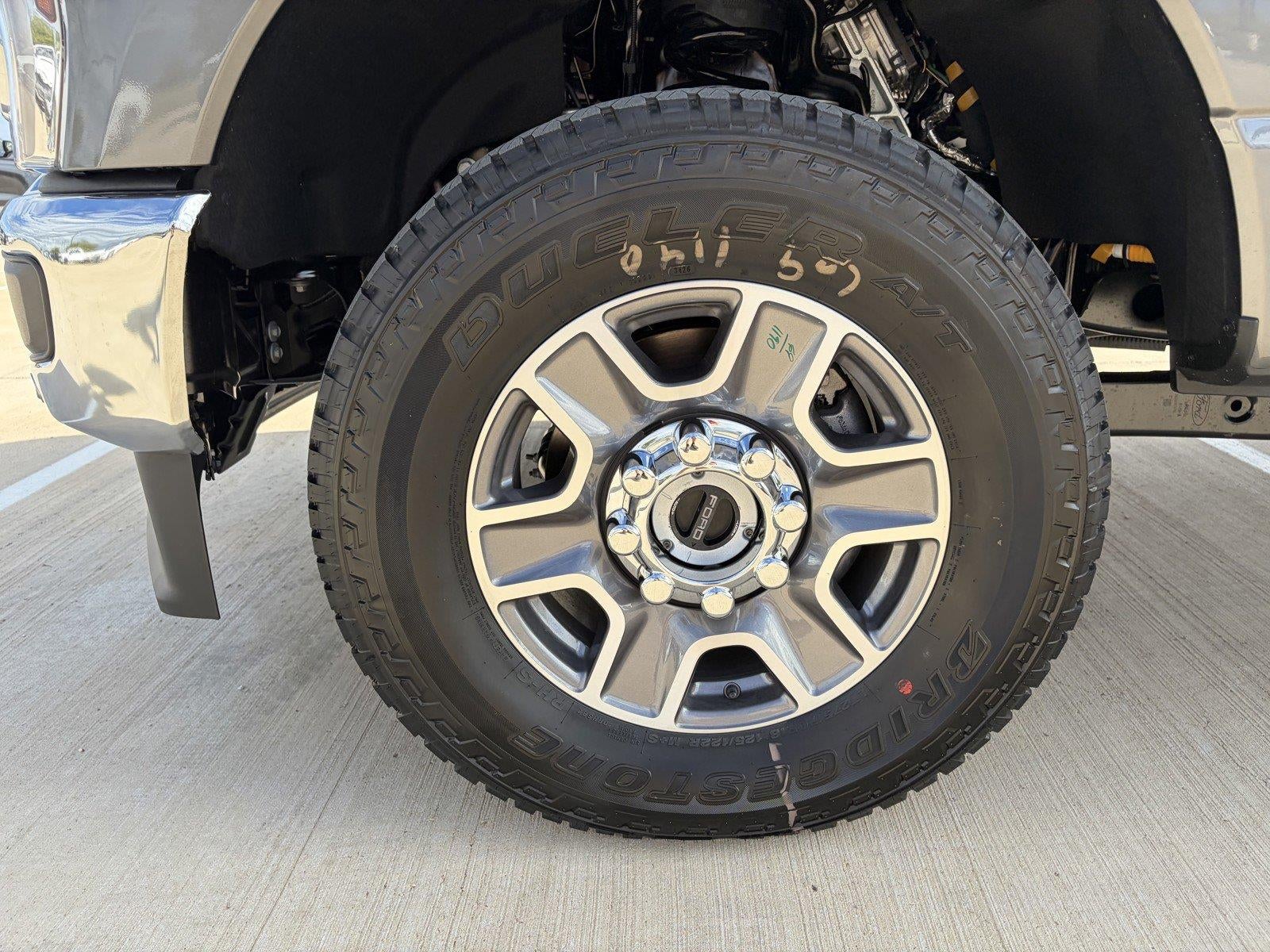 2027 Ford Super Duty F-350 SRW LARIAT