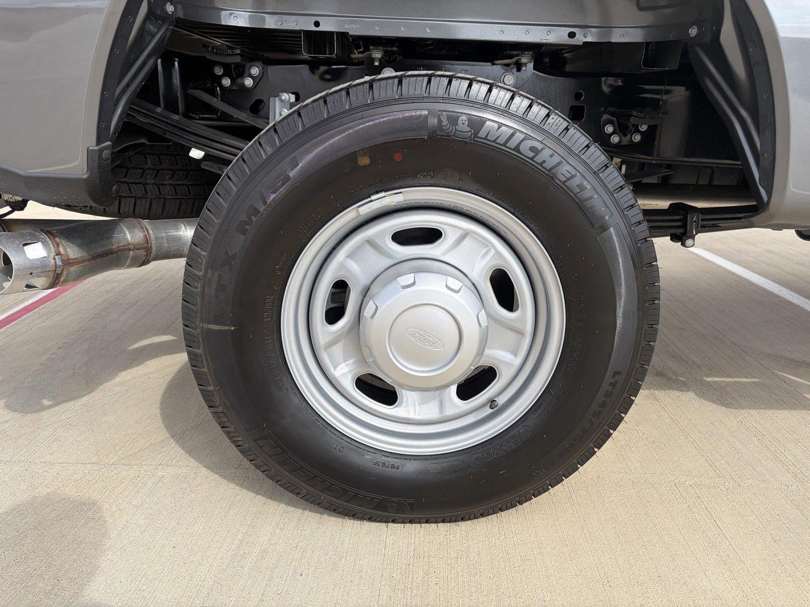 2027 Ford Super Duty F-350 SRW LARIAT