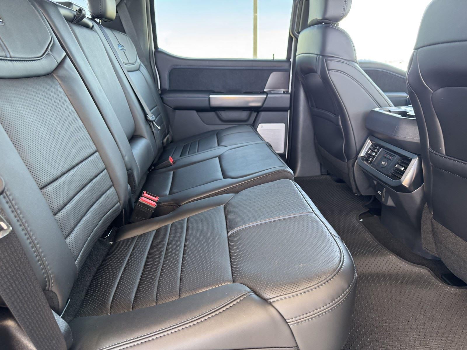 2026 Ford Super Duty F-350 SRW Platinum