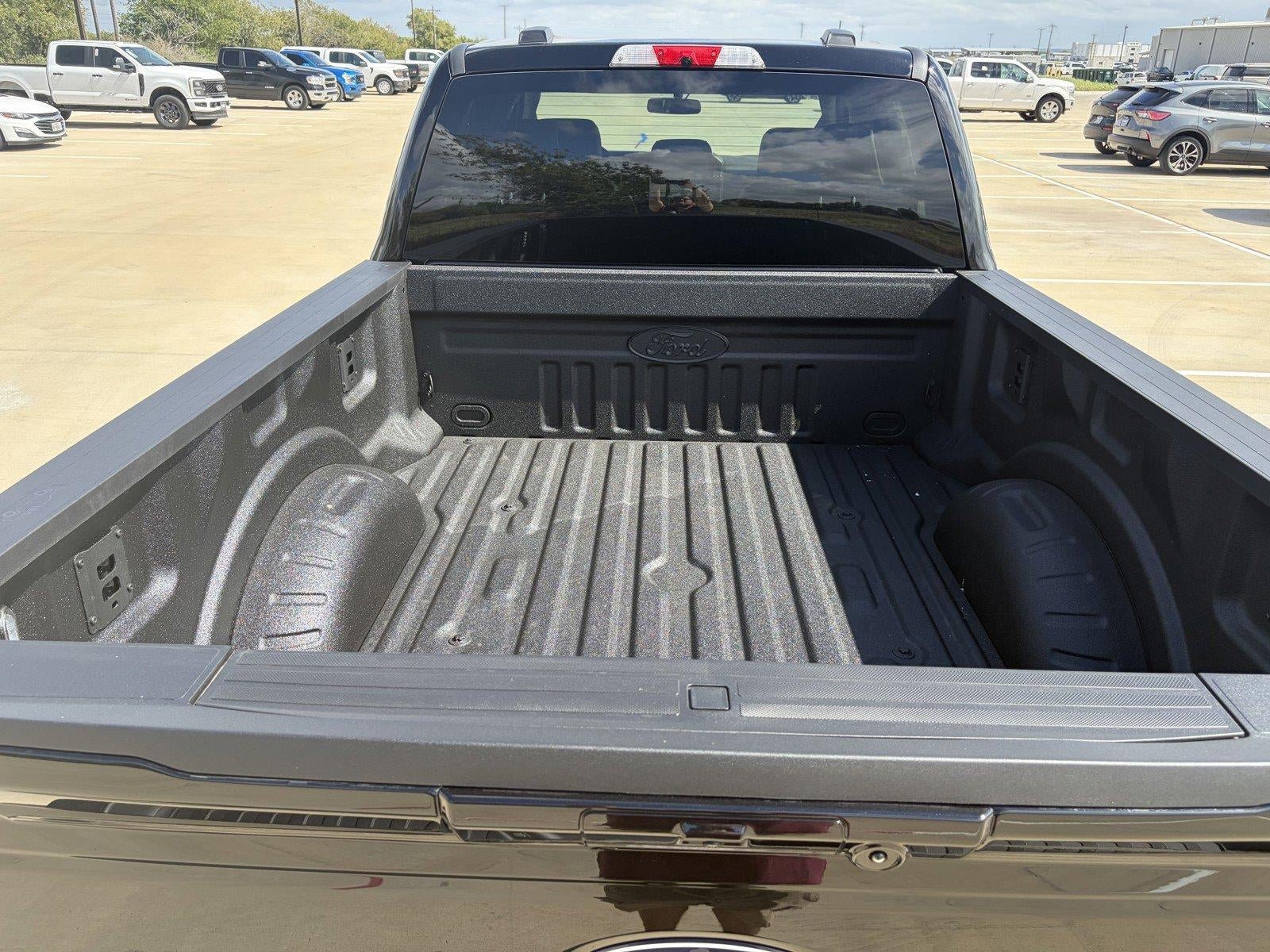 2027 Ford Super Duty F-350 SRW LARIAT