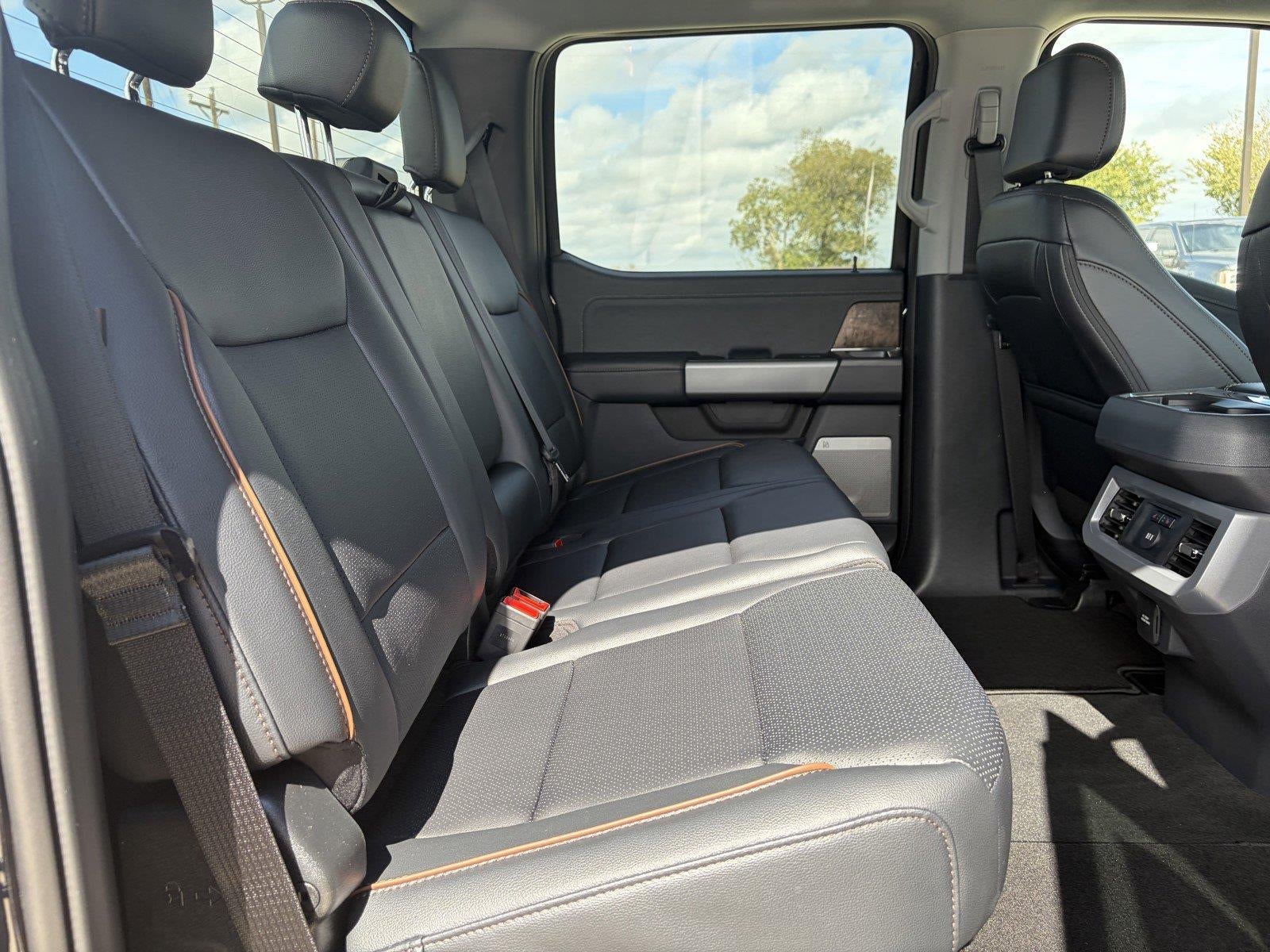 2027 Ford Super Duty F-350 SRW LARIAT