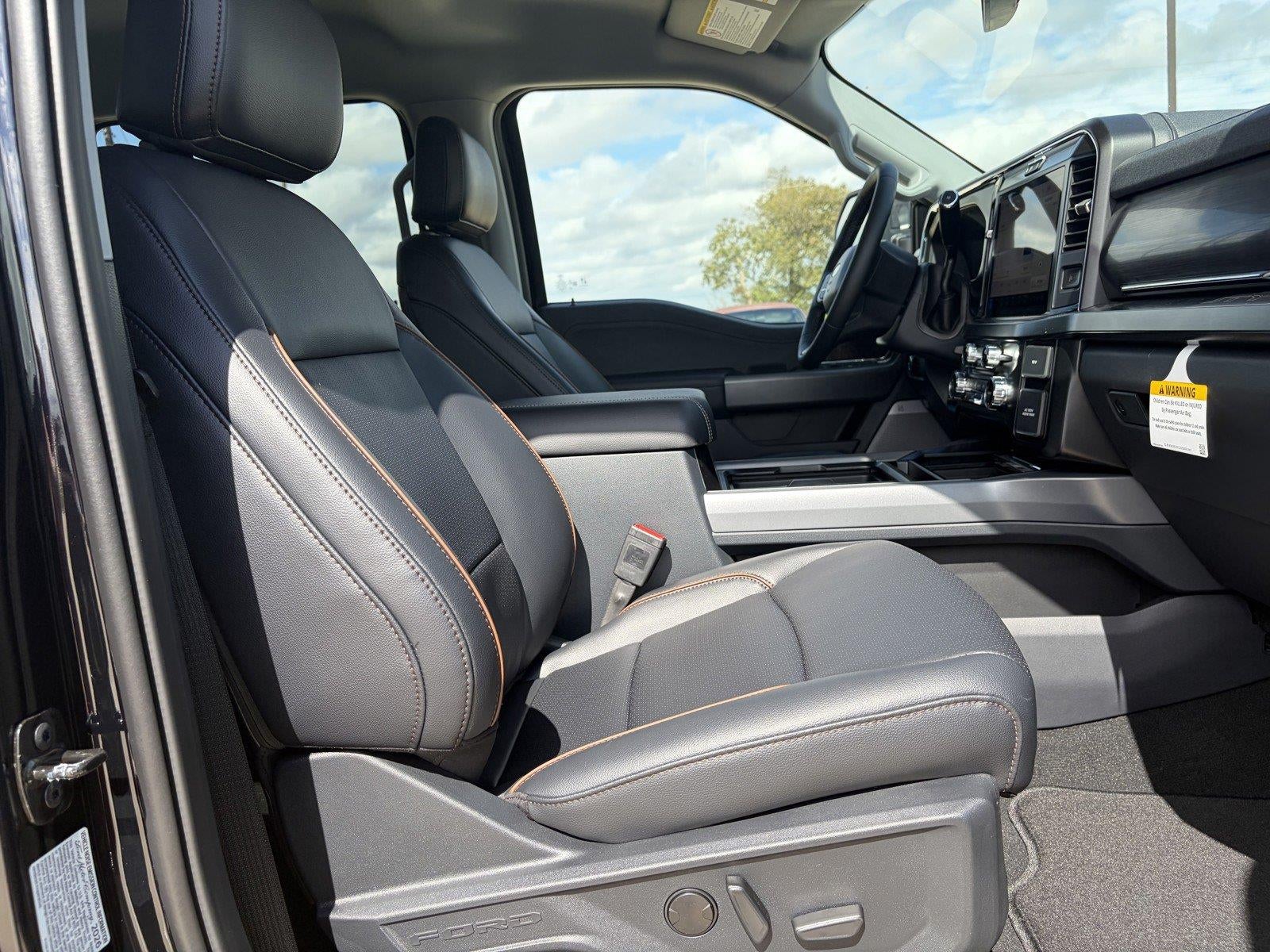 2027 Ford Super Duty F-350 SRW LARIAT