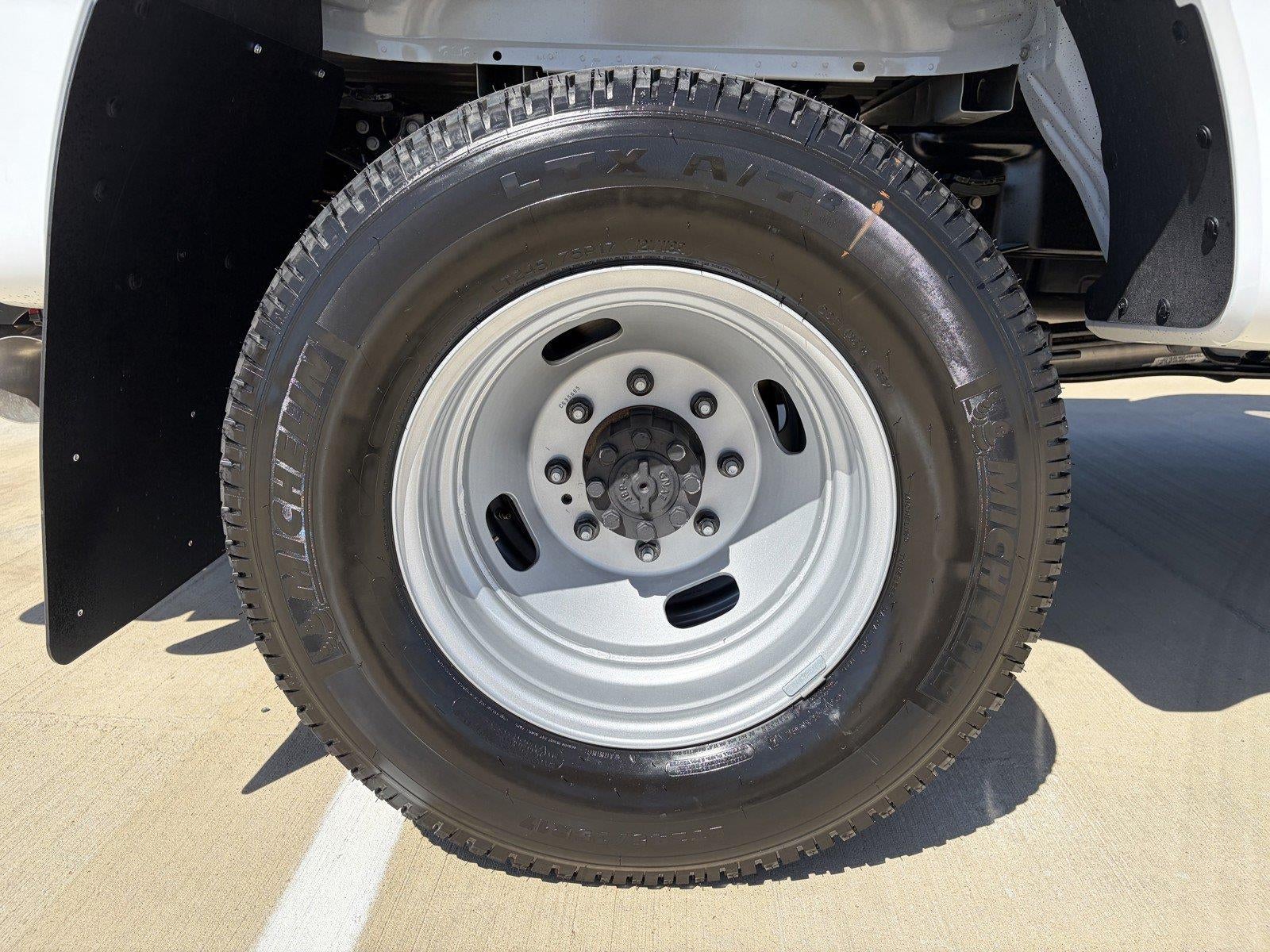 2027 Ford Super Duty F-350 DRW XLT