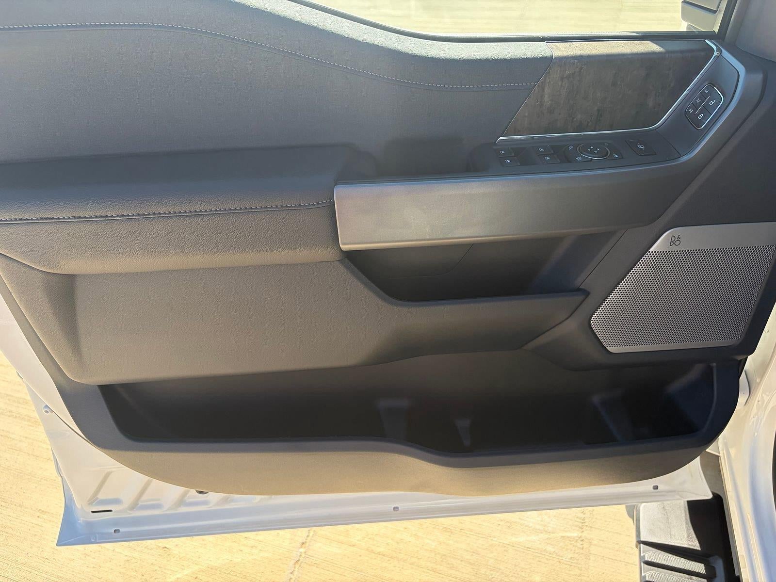 2027 Ford Super Duty F-350 DRW LARIAT
