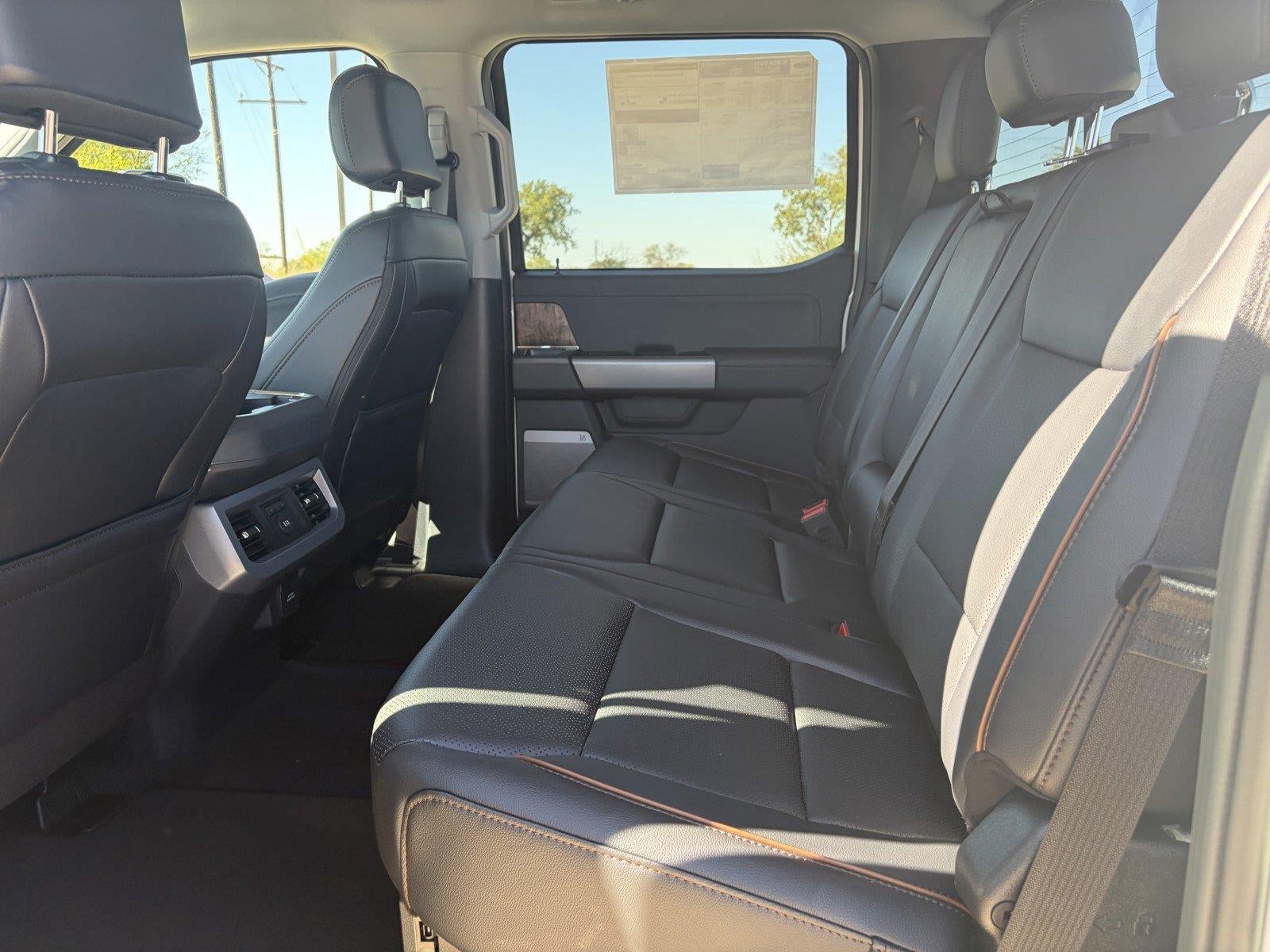 2027 Ford Super Duty F-350 DRW LARIAT