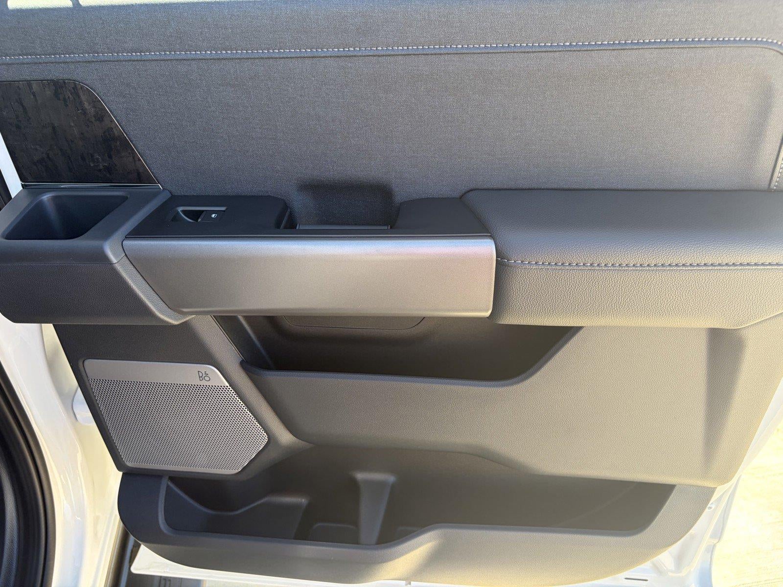 2027 Ford Super Duty F-350 DRW LARIAT