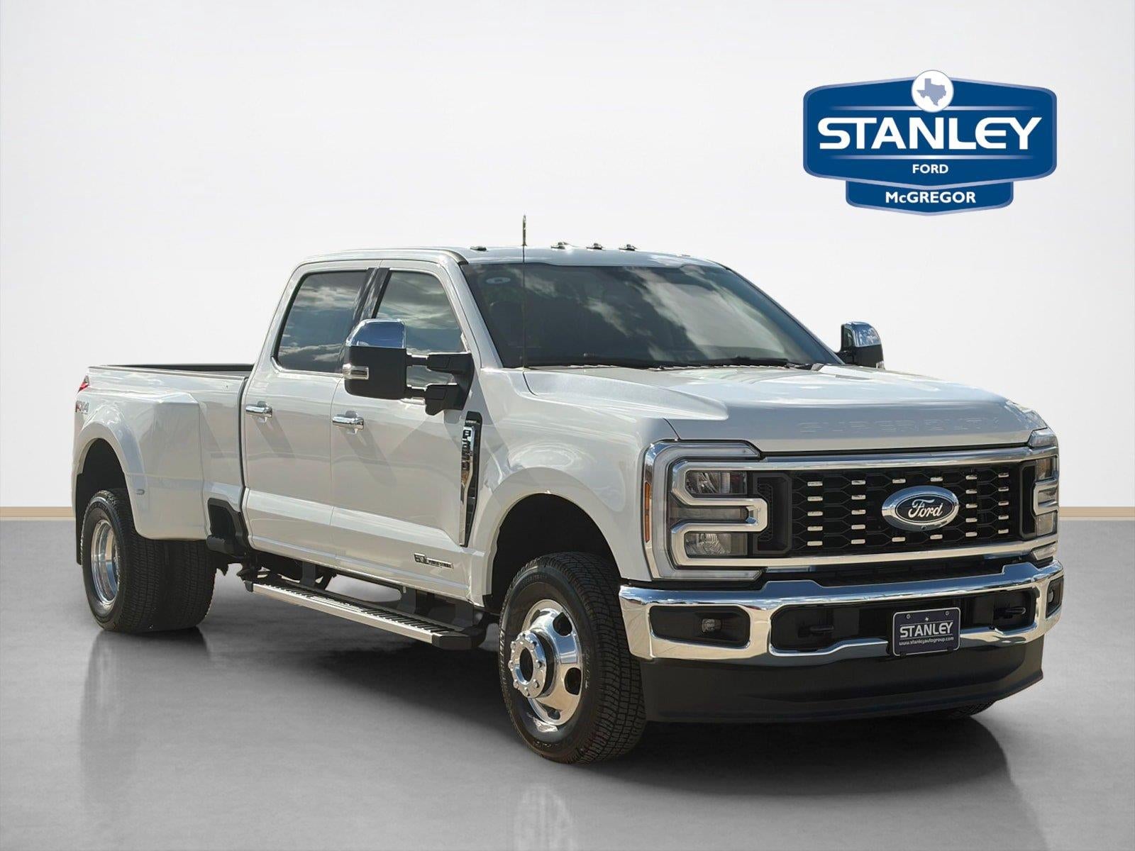 2026 Ford Super Duty F-350 DRW LARIAT