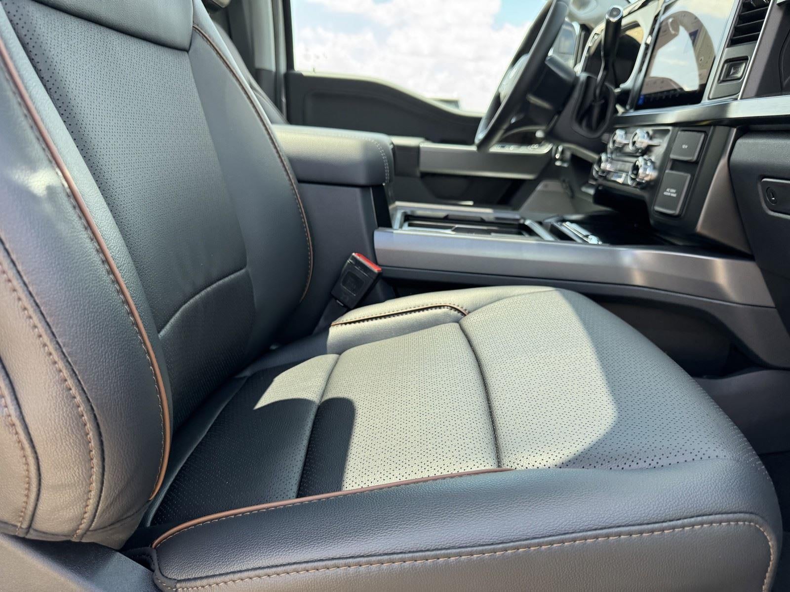 2026 Ford Super Duty F-350 DRW LARIAT