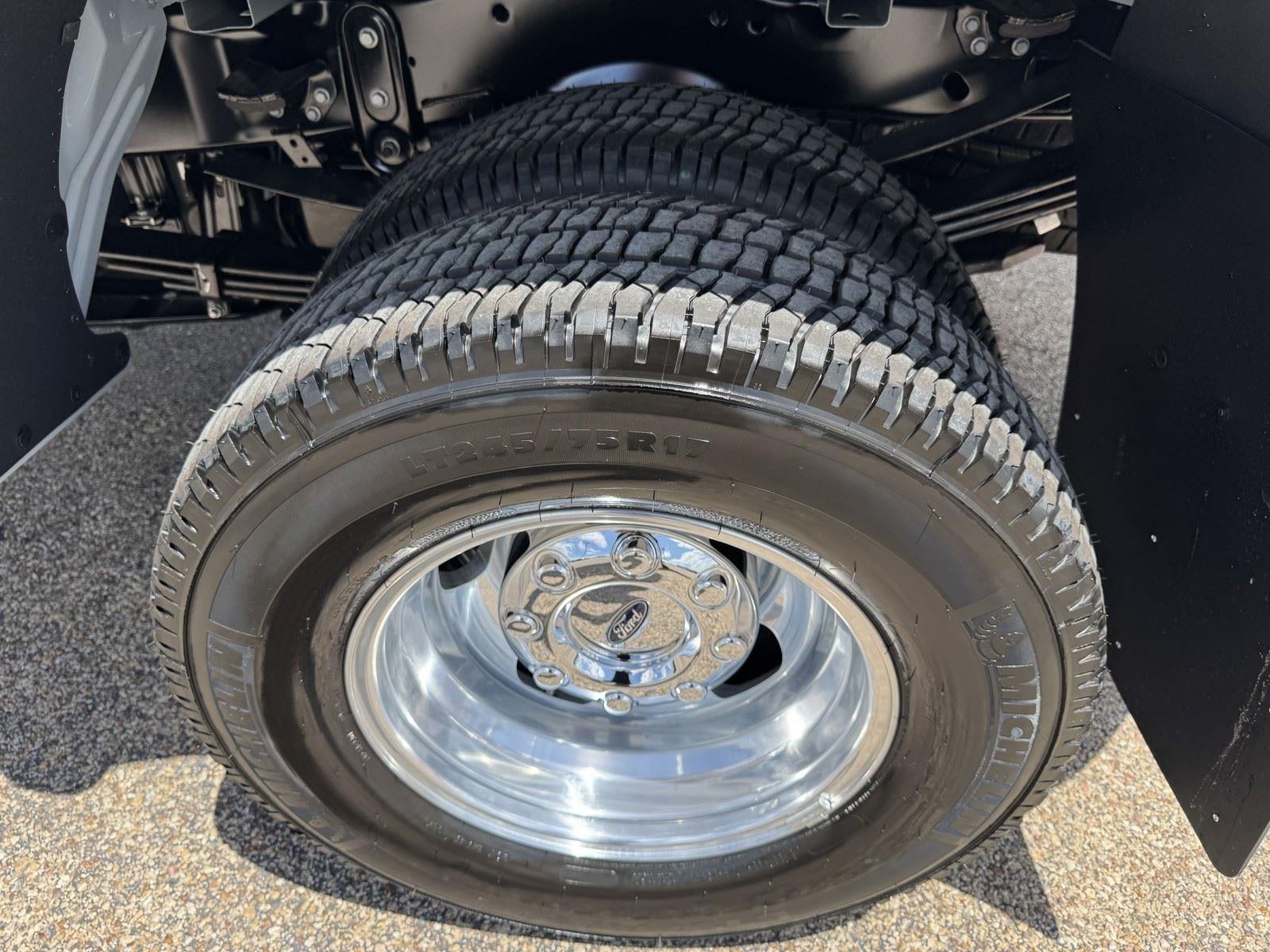 2026 Ford Super Duty F-350 DRW LARIAT