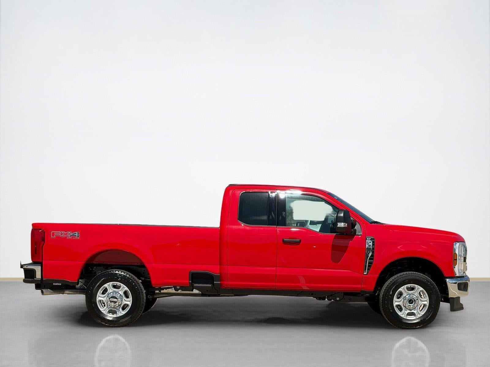 2027 Ford Super Duty F-350 SRW XLT