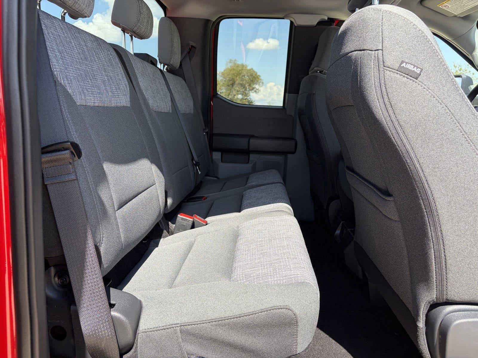 2027 Ford Super Duty F-350 SRW XLT