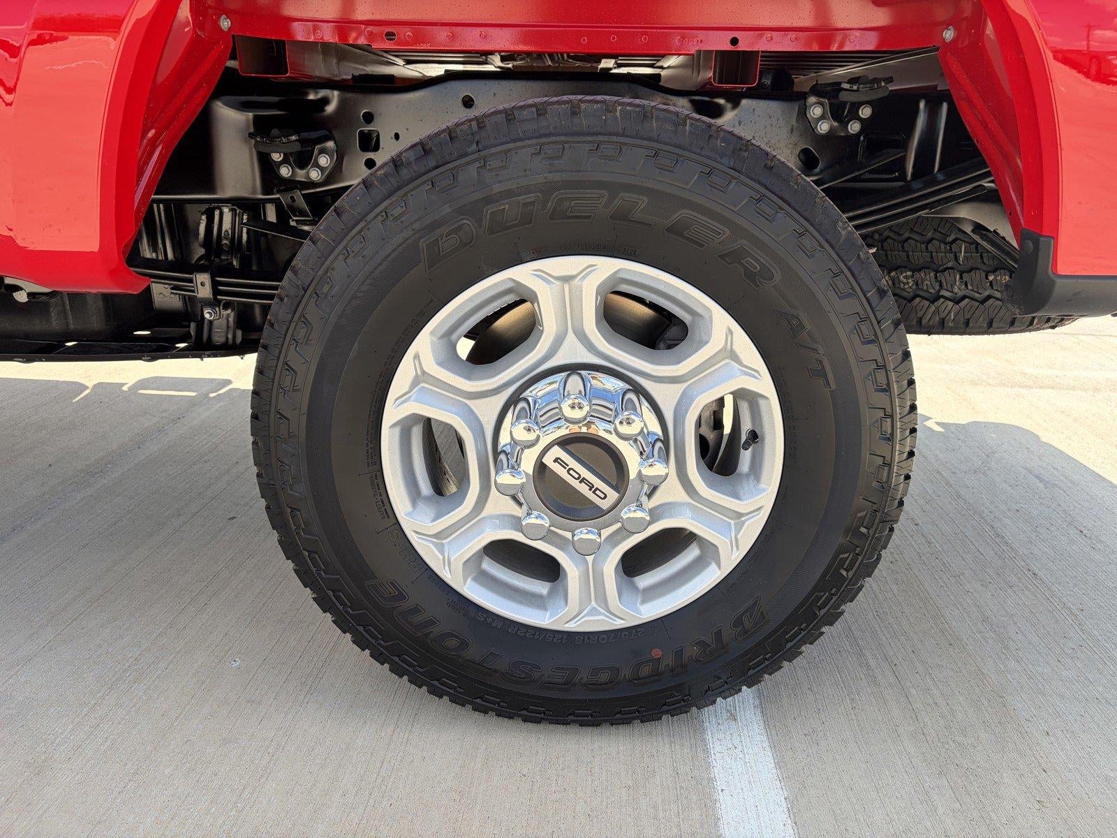 2027 Ford Super Duty F-350 SRW XLT