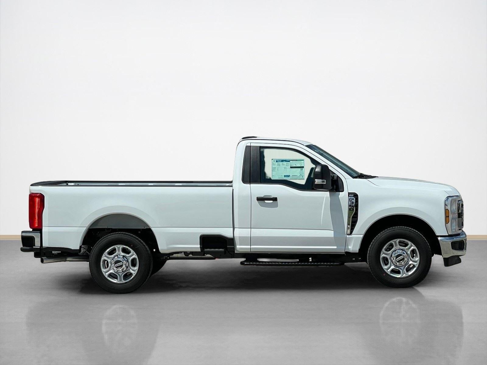 2026 Ford Super Duty F-350 SRW XLT