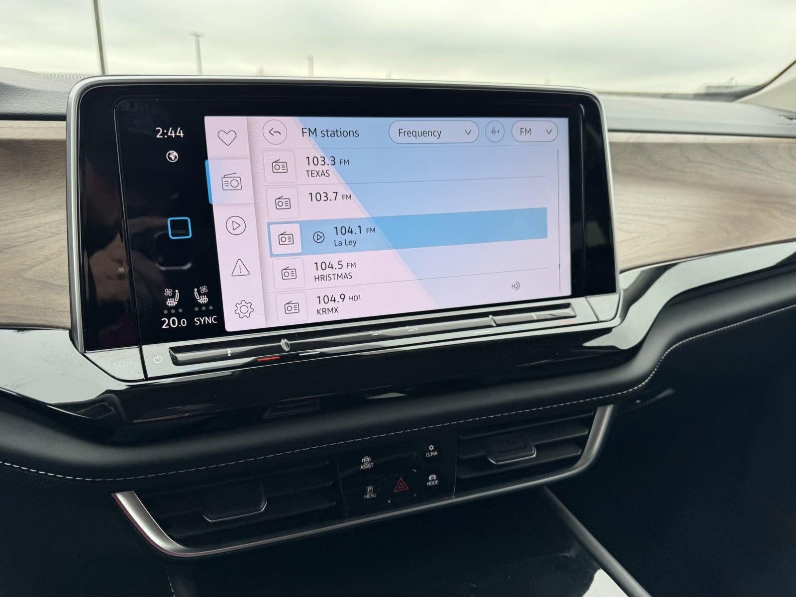 2025 Volkswagen Atlas 2.0T SE w/Technology