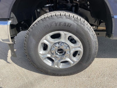 2027 Ford Super Duty F-350 SRW XLT