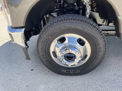 2027 Ford Super Duty F-350 DRW LARIAT