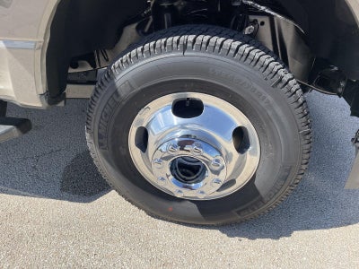 2027 Ford Super Duty F-350 DRW LARIAT