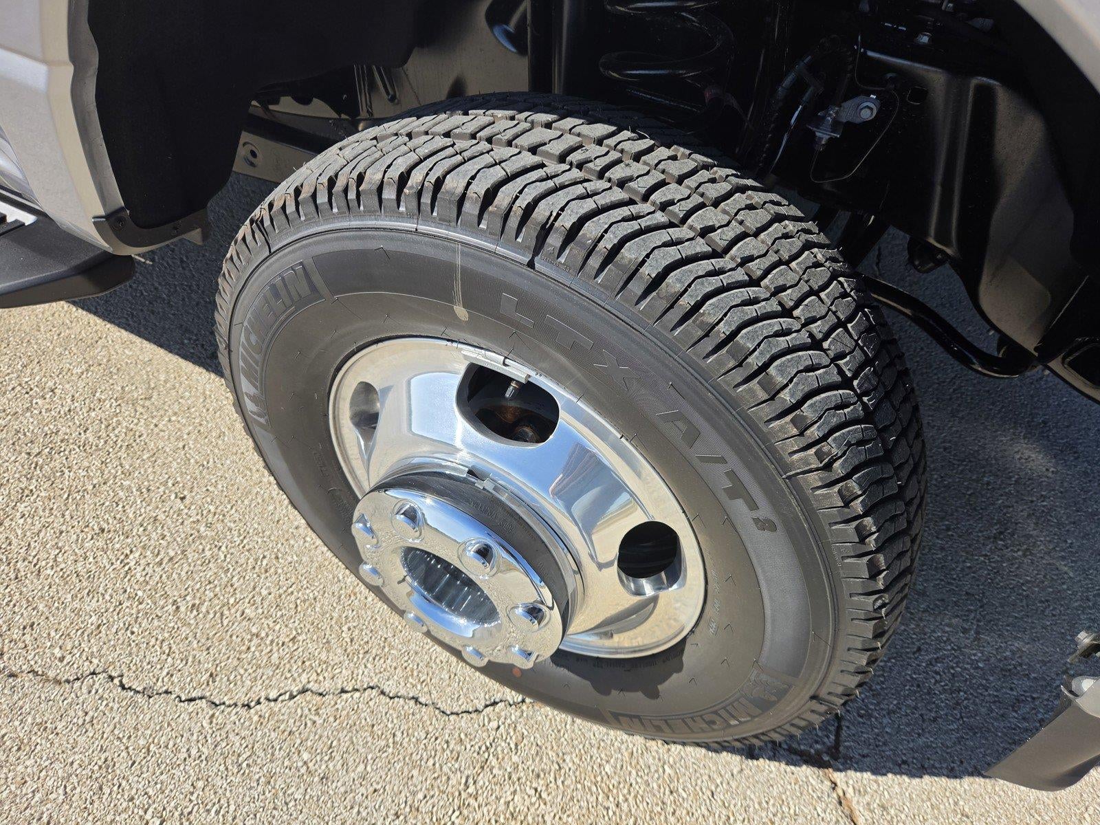 2027 Ford Super Duty F-350 DRW XL