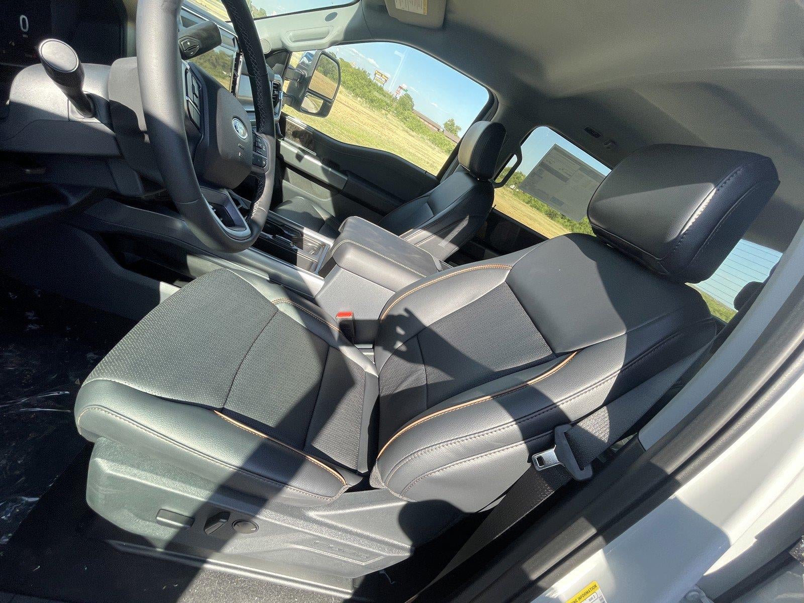 2026 Ford Super Duty F-350 Drw LARIAT