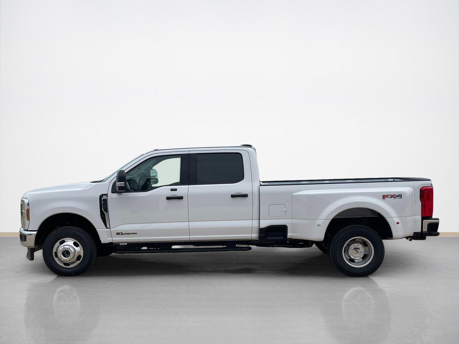 2026 Ford Super Duty F-350 DRW XLT