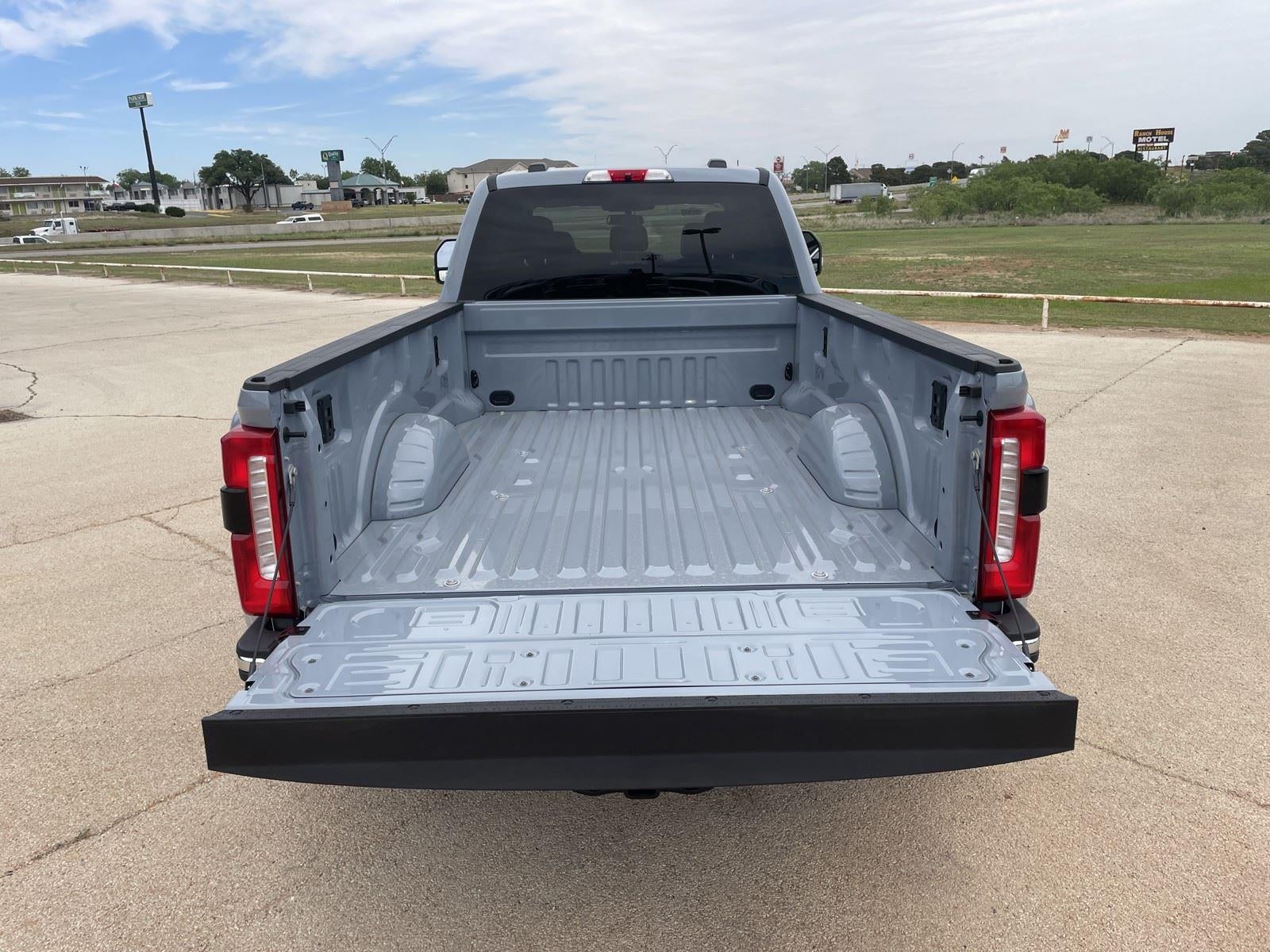 2026 Ford Super Duty F-350 DRW LARIAT