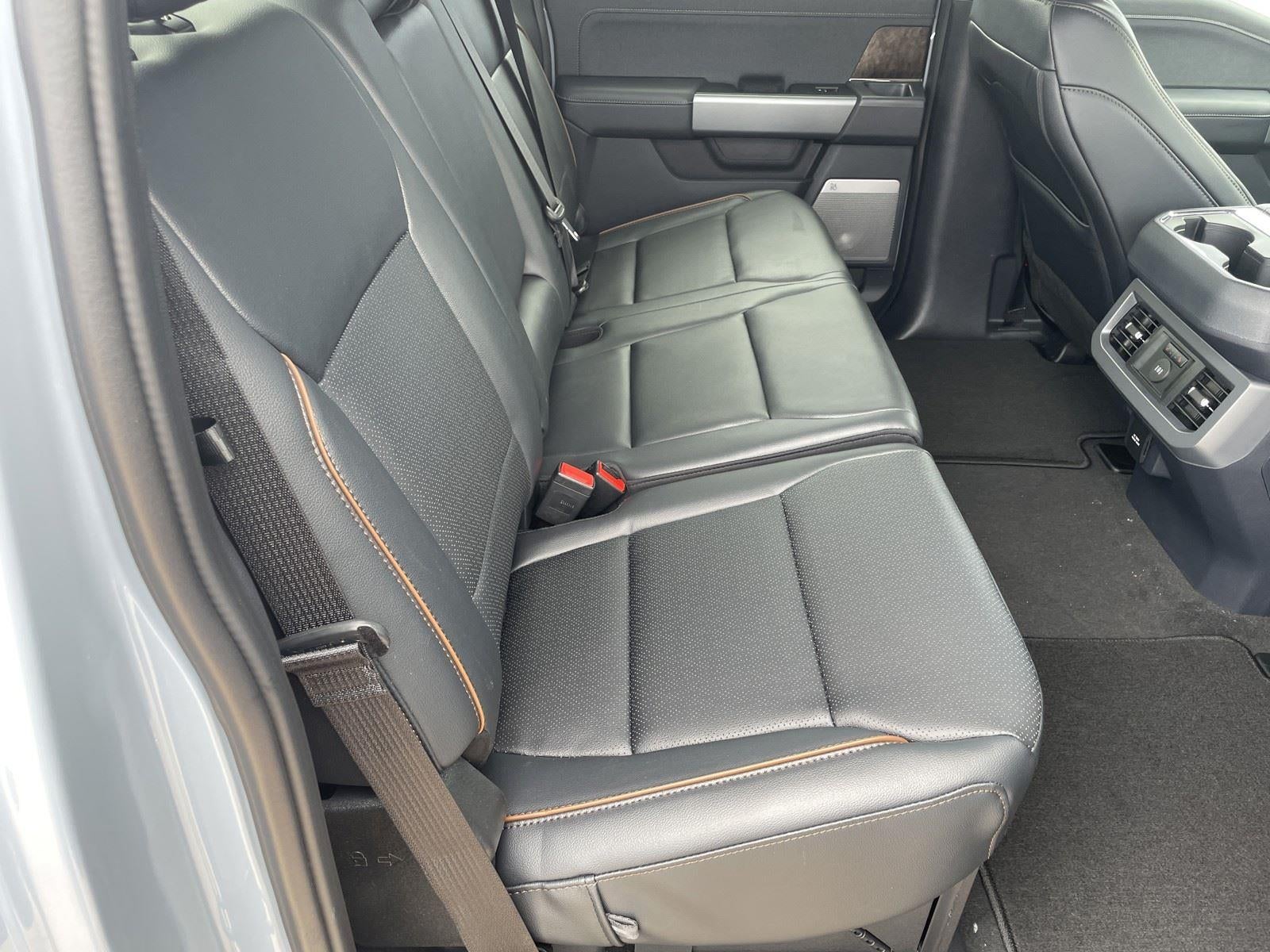 2026 Ford Super Duty F-350 DRW LARIAT