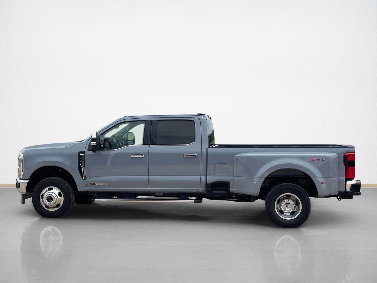2026 Ford Super Duty F-350 DRW LARIAT