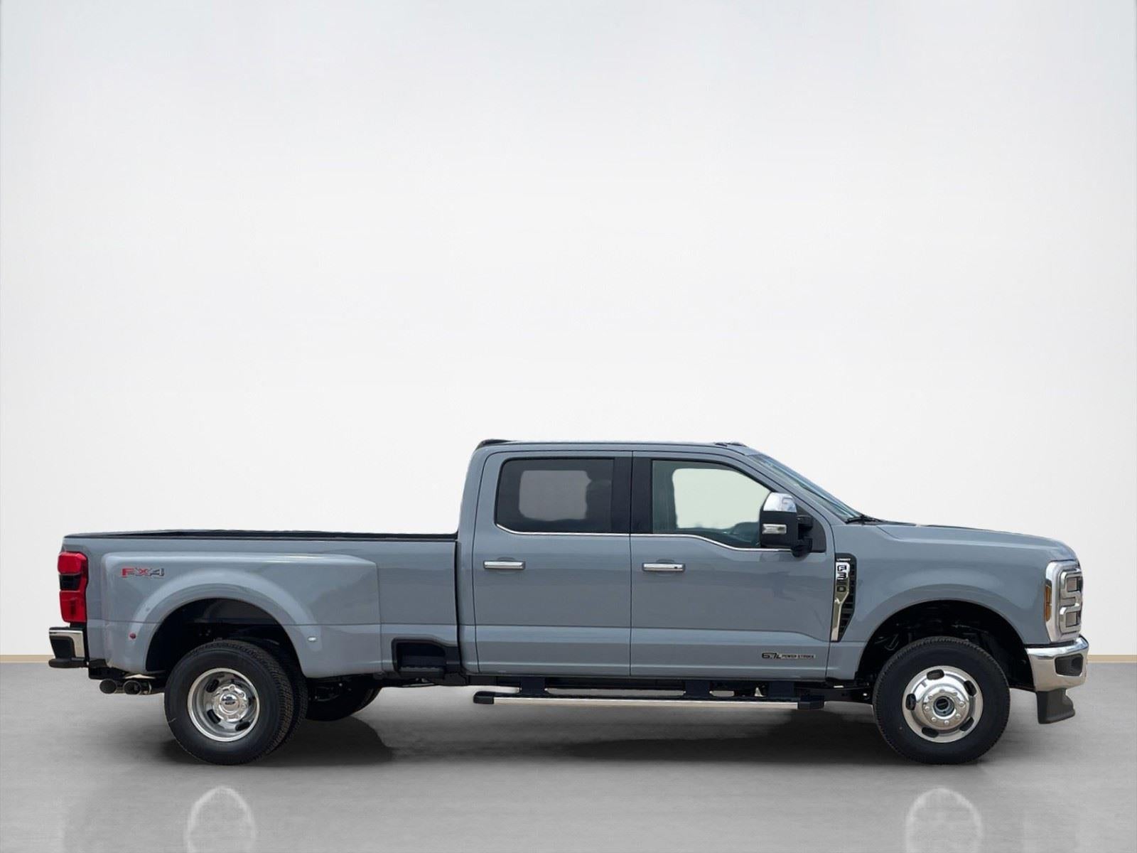 2026 Ford Super Duty F-350 DRW LARIAT