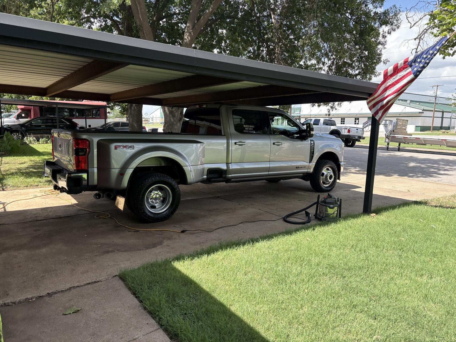 2023 Ford Super Duty F-350 DRW LARIAT