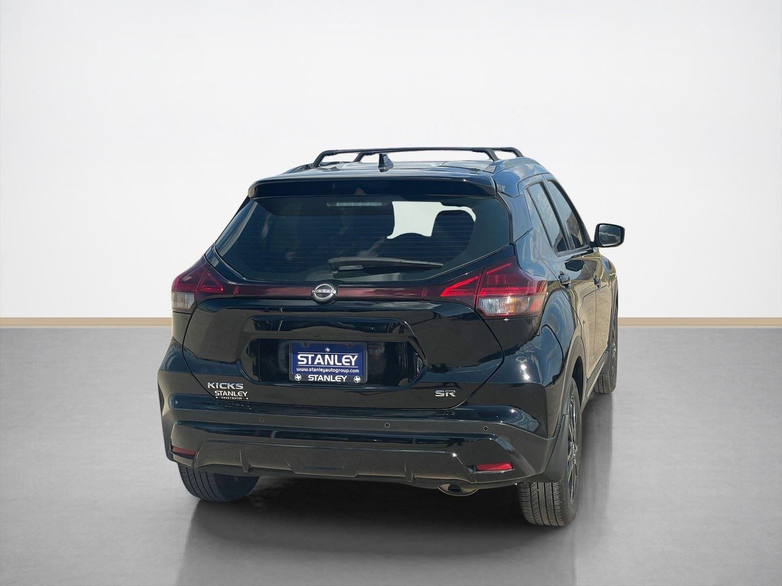 2022 Nissan Kicks SR